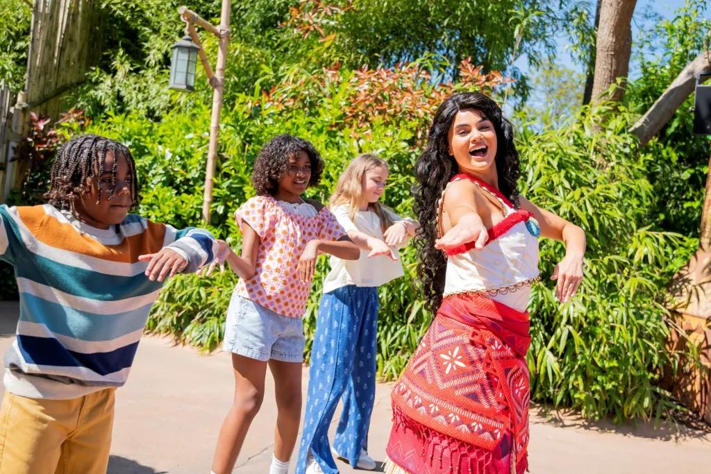 Moana and Musicians Moana teaching a group of children how to dance