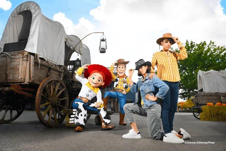 Guests with Woody and Jessie at Disney Hotel Cheyenne