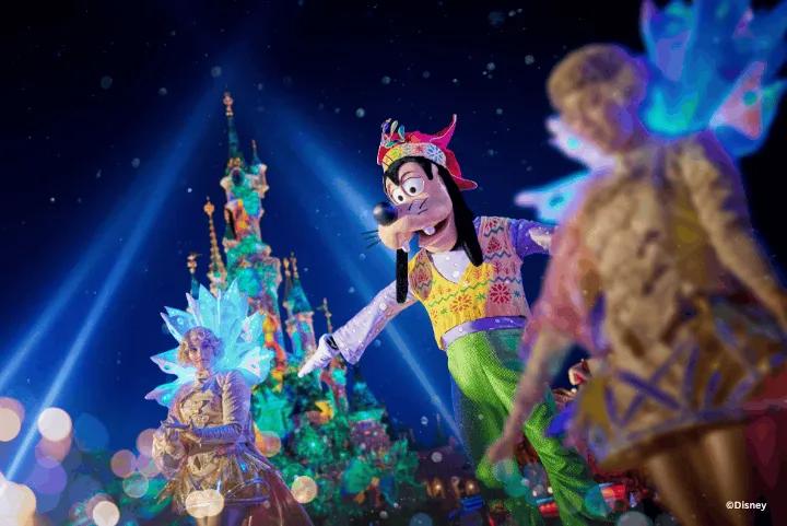 Goofy performing in a festive holiday outfit at Mickey's Dazzling Christmas Parade