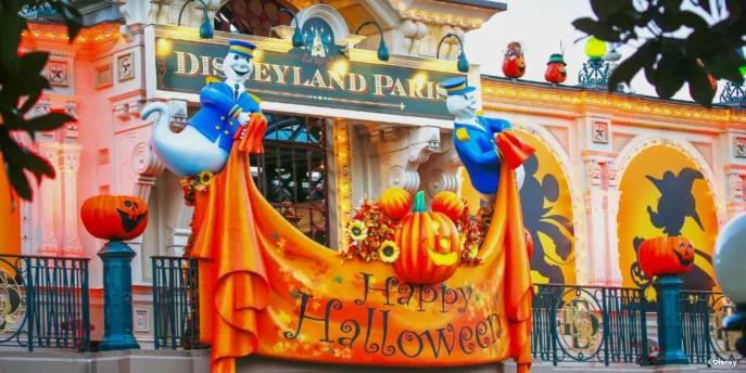 Halloween at Disneyland Paris A banner reading Happy Halloween on the Disneyland Paris train station