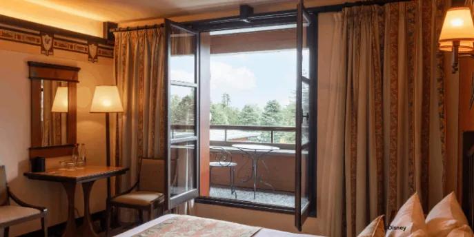 Disney Sequoia Lodge, Golden Forest Club Room