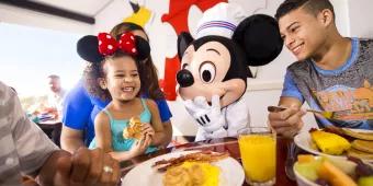 Free Disney Dining and Drinks is BACK!