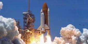 …THREE, TWO, ONE… Rocket Launch am Kennedy Space Center! …THREE, TWO, ONE… Rocket Launch am Kennedy Space Center!