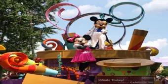 Disney World's Festival of Fantasy Parade!