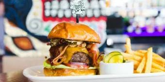 Beißen Sie zu: Nationaler Hamburger Day in Disney Springs Beißen Sie zu: Nationaler Hamburger Day in Disney Springs