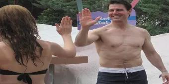 Tom Cruise Hangs Out at Disney World’s Blizzard Beach!