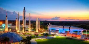 Feiern Sie das 50-jährige Jubiläum der Mondlandung im Kennedy Space Center! Feiern Sie das 50-jährige Jubiläum der Mondlandung im Kennedy Space Center!