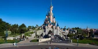 Guests walking towards Sleeping Beauty Castle at Disneyland Paris