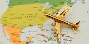 Travel to the US A small gold plane on a map of the US