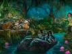 Tiana's Bayou Adventure Konzeptgrafik eines länglichen Bootes, das durch eine Wasserbahn fährt, vorbei an Prinzessin Tiana und Waldbewohnern, die Instrumente spielen