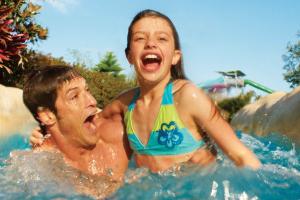 Father and daughter on Roas Rapids at Aquatica Orlando
