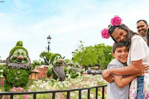 Familie beim EPCOT International Flower & Garden Festival