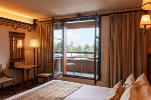 Disney Sequoia Lodge, Golden Forest Club Room