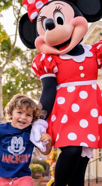 Kids with Minnie Mouse at Walt Disney World