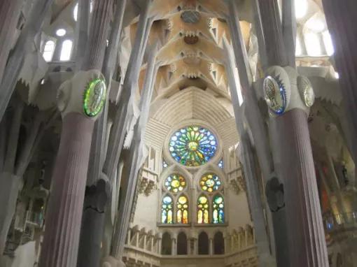Barcelona Gaudi and Sagrada Familia Plus Casa Batllo admission