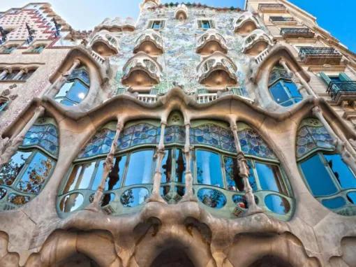 Barcelona Gaudi and Sagrada Familia Plus Casa Batllo admission