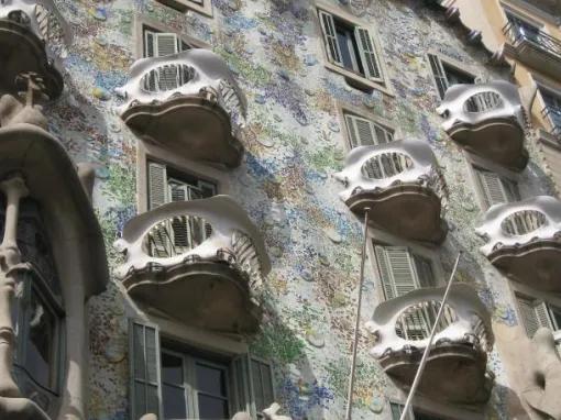 Barcelona Gaudi and Sagrada Familia Plus Casa Batllo admission