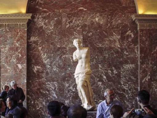 The Best of Paris Walking tour with Notre Dame, The Louvre & Seine River Cruise 