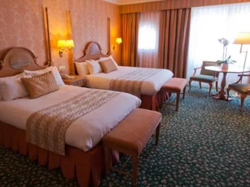 Castle Club Room with Park View