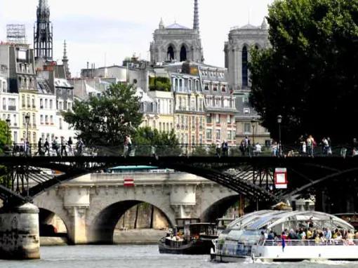 The Complete Paris Tour: Guided Walking Tour of Paris, the Louvre and Lunch at the Eiffel Tower