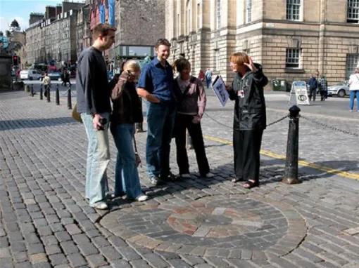 Day Trip to Edinburgh with Edinburgh Castle & Bus Tour