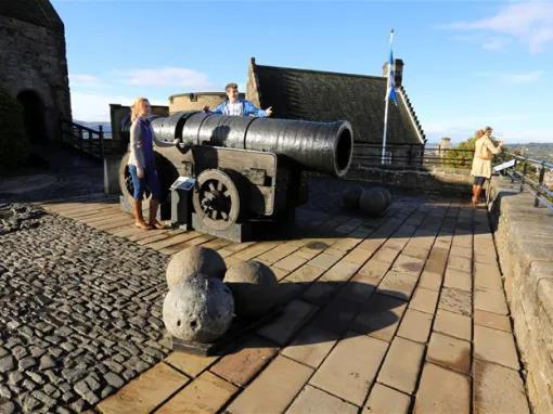 Day Trip to Edinburgh with Edinburgh Castle & Bus Tour