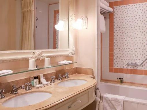 Castle Club Double Room with Park View