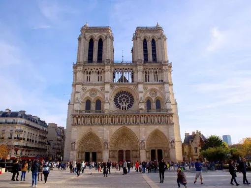 Heart of Paris: Île de la Cité, Seine Cruise, River Walking Tour, and Skip-the-Line Sainte Chapelle 