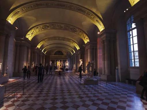Louvre Highlights Small Group Tour: Mona Lisa, Venus de Milo & Winged Victory