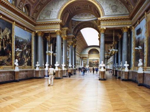 Louvre Museum Guided Tour with Skip the Line Access