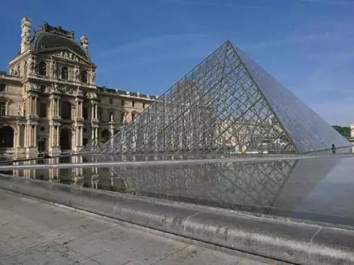 Louvre Museum Guided Tour with Skip the Line Access