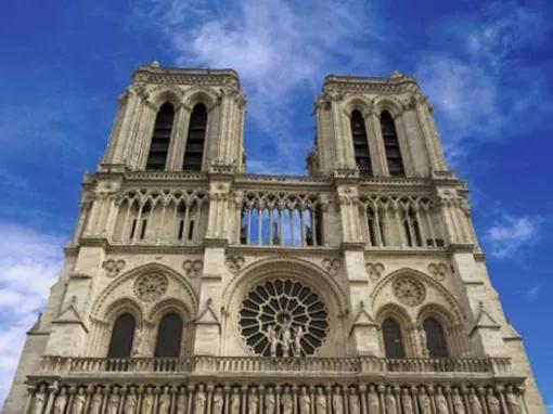 Guided City Tour and Notre-Dame Cathedral Area