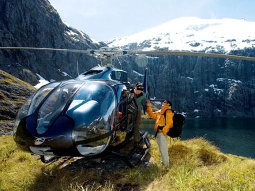 Champagne Picnic on a Peak Helicopter Flight