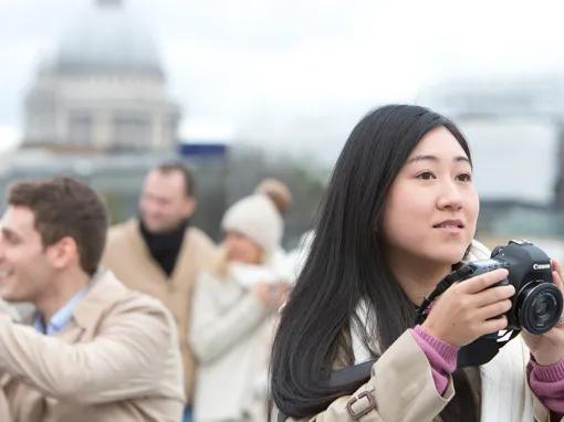 River Thames Hop-on Hop-off Sightseeing Cruise & Tower of London Combo Ticket