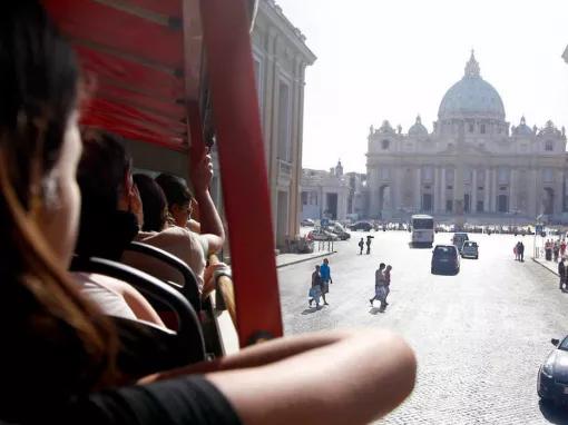 Rome Hop-on/Hop-off Bus Tour plus Skip-the-Line Vatican Museums Entry