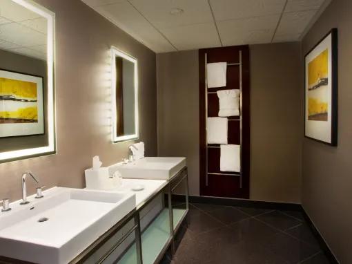 Bay Lake View - 1 Bedroom Suite - Club Level