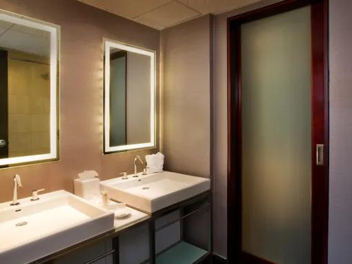 Bay Lake View - 1 Bedroom Suite - Club Level