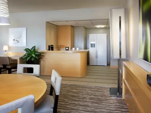 Bay Lake View - 2 Bedroom Suite - Club Level