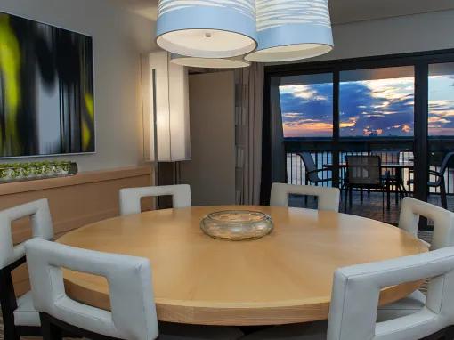 Bay Lake View - 2 Bedroom Suite - Club Level