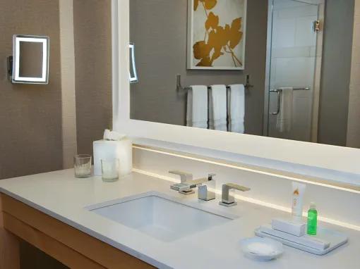 Bay Lake View - 2 Bedroom Suite - Club Level