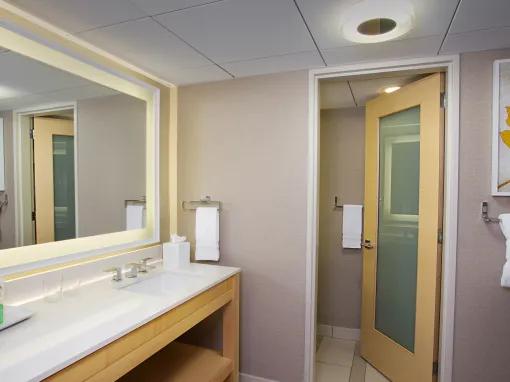 Bay Lake View - 2 Bedroom Suite - Club Level