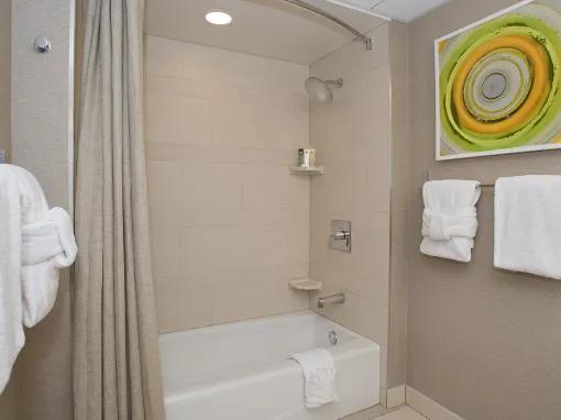 Bay Lake View - 2 Bedroom Suite - Club Level