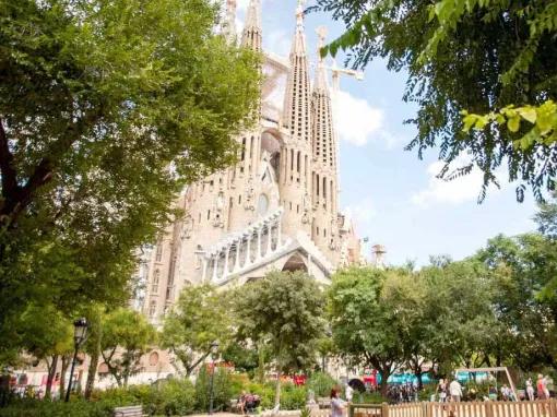 Sagrada Familia with Towers Skip the Line Ticket