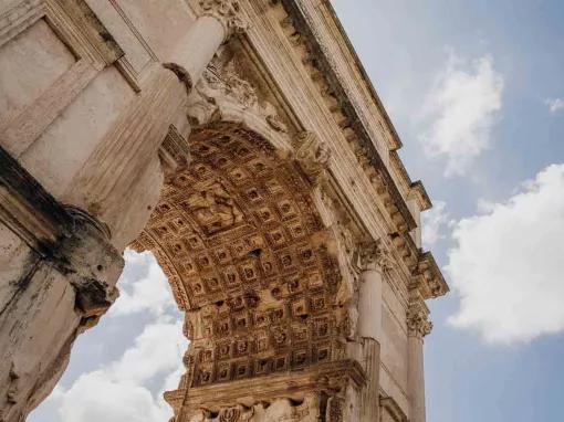VIP Caesar's Palace Tour with Colosseum and Roman Forum