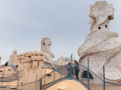 Barcelona in a Day: La Sagrada Família, Casa Milà, Historic Center & Cathedral Rooftop