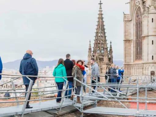 Barcelona in a Day: La Sagrada Família, Casa Milà, Historic Center & Cathedral Rooftop