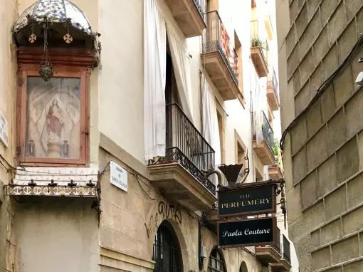 Welcome to Barcelona City Tour: Old Town, Historic Port and Cathedral Rooftop