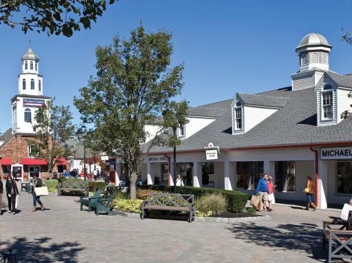Woodbury Common Premium Outlets Shopping Tour