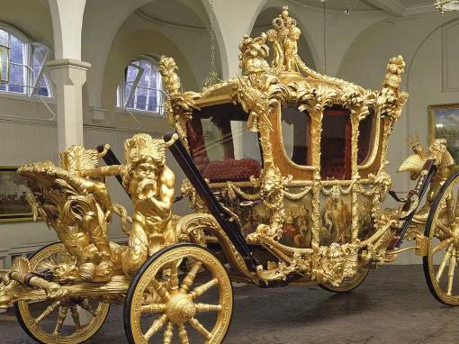 Buckingham Palace with Royal Mews Tickets
