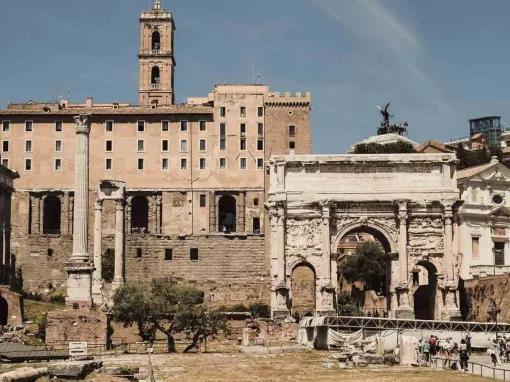 Premium Colosseum Tour with Roman Forum & Palatine Hill